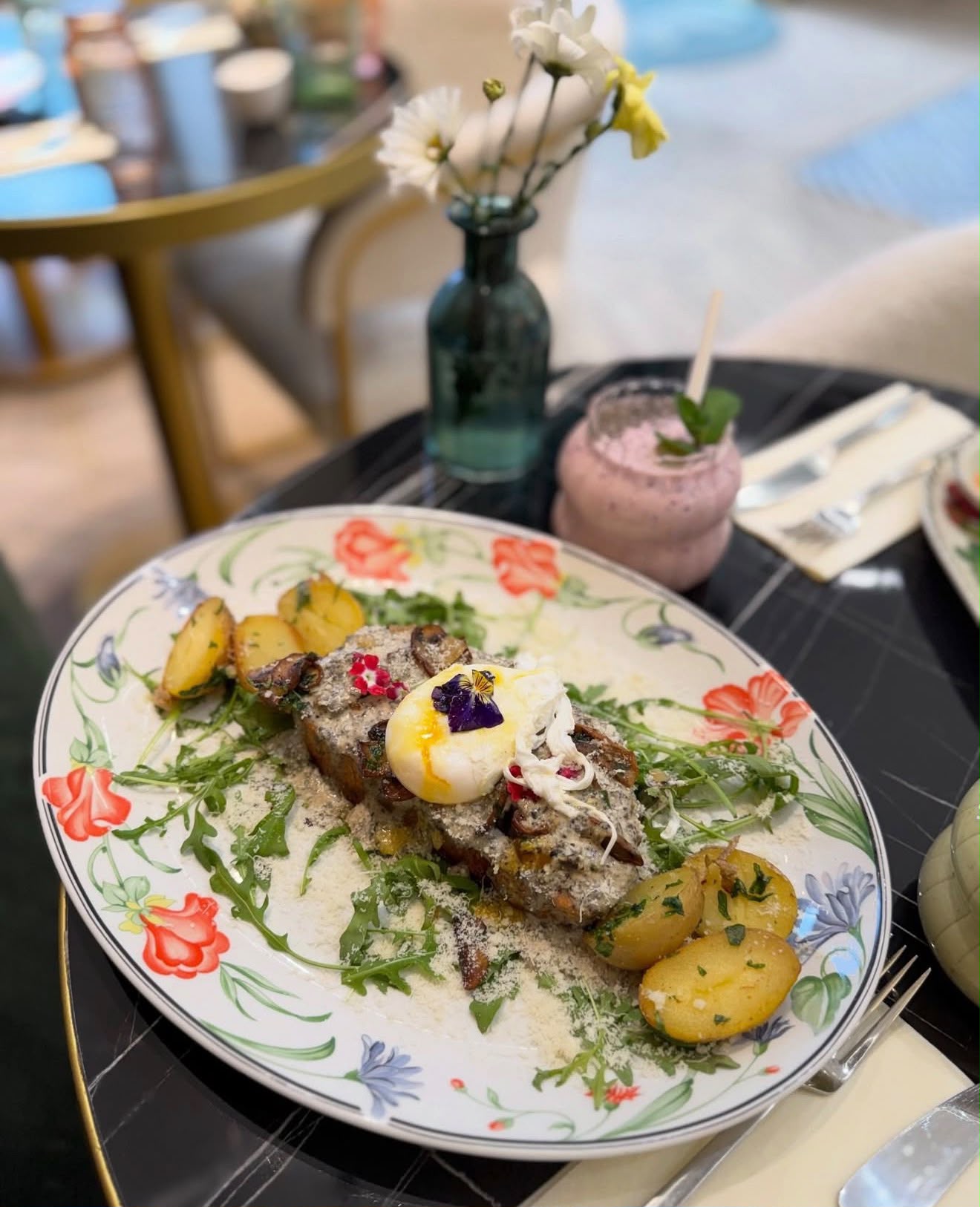 Plat maison accompagné de burrata et pommes de terre